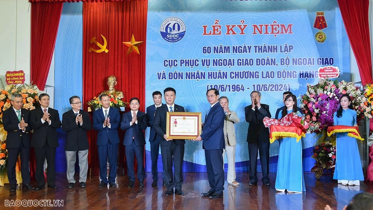 Cục Phục vụ Ngoại giao đoàn nhận Huân chương Lao động hạng Nhất năm 2024. (Ảnh: Tuấn Anh)