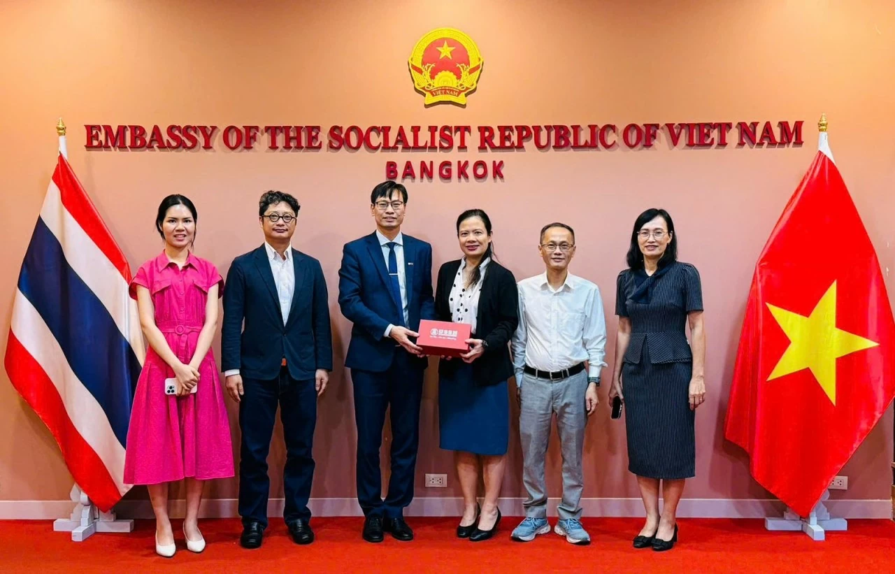 Đoàn công tác Trường Đại học Khoa học Xã hội và Nhân văn thăm và làm việc tại Đại sứ quán Việt Nam tại Thái Lan