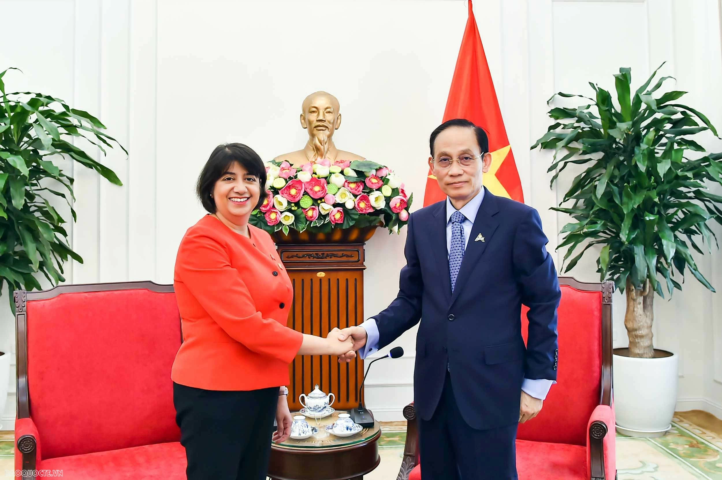 Bộ trưởng Ngoại giao Lê Hoài Trung tiếp Quốc vụ khanh Bộ Ngoại giao Anh