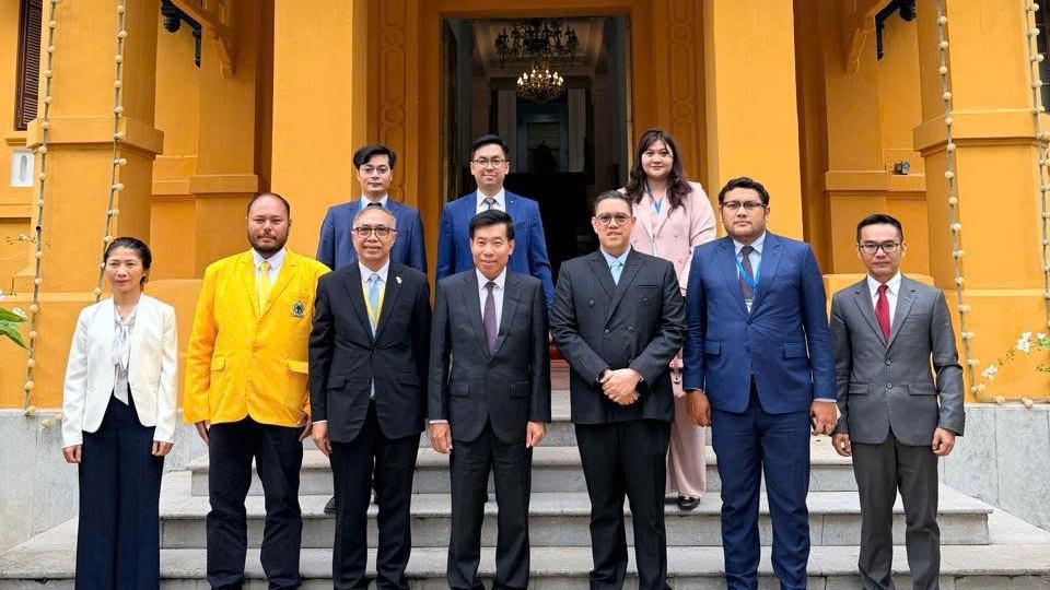 Lãnh đạo Đảng ủy Bộ Ngoại giao tiếp đoàn Đảng Chức nghiệp (Golkar) Indonesia và đoàn Đảng Công lý Nhân dân (PKR) Malaysia
