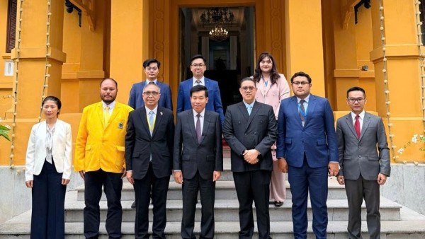 Lãnh đạo Đảng ủy Bộ Ngoại giao tiếp đoàn Đảng Chức nghiệp (Golkar) Indonesia và đoàn Đảng Công lý Nhân dân (PKR) Malaysia