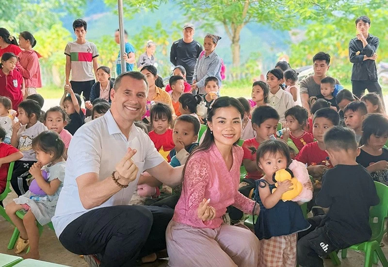 Hoa hậu Quốc tế Tân Lê tiếp tục hành động vì cộng đồng tại Thái Nguyên