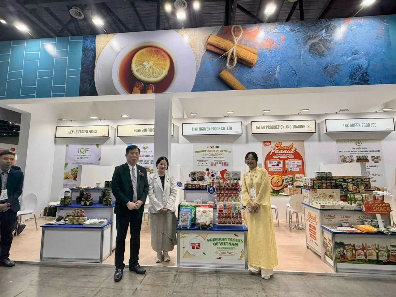 Đại sứ Vũ Hồ dự Khai mạc Seuol Food 2026, thăm các gian hàng Việt Nam