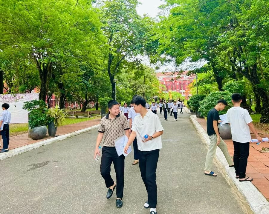 Gợi ý đáp án môn Ngữ Văn thi tốt nghiệp THPT 2026 Gợi ý đáp án môn Ngữ Văn thi tốt nghiệp THPT 2026