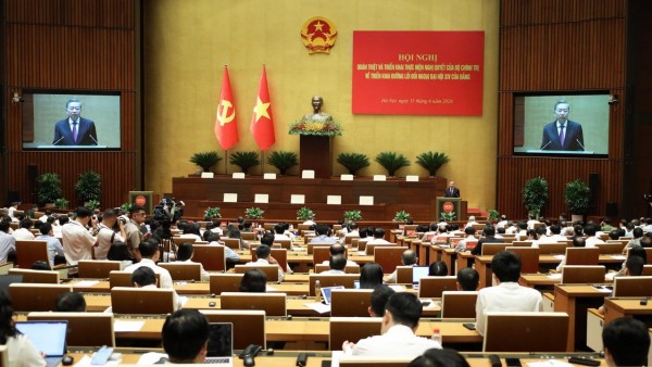 Hội nghị toàn quốc quán triệt, triển khai thực hiện Nghị quyết 
số 06-NQ/TW về triển khai đường lối đối ngoại Đại hội XIV của Đảng