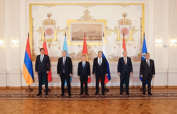 Ngoại trưởng các nước thành viên Tổ chức Hiệp ước An ninh tập thể (CSTO) tham dự cuộc họp tại Kazan, Nga, ngày 10/6. Tại đây, các bên kêu gọi hành động khẩn cấp nhằm ngăn chặn cuộc chạy đua vũ trang ngoài không gian. (Nguồn: Kazakhstan Today) Ngoại trưởng các nước thành viên Tổ chức Hiệp ước An ninh tập thể (CSTO) tham dự cuộc họp tại Kazan, Nga, ngày 10/6. Tại đây, các bên kêu gọi hành động khẩn cấp nhằm ngăn chặn cuộc chạy đua vũ trang ngoài không gian. (Nguồn: Kazakhstan Today)