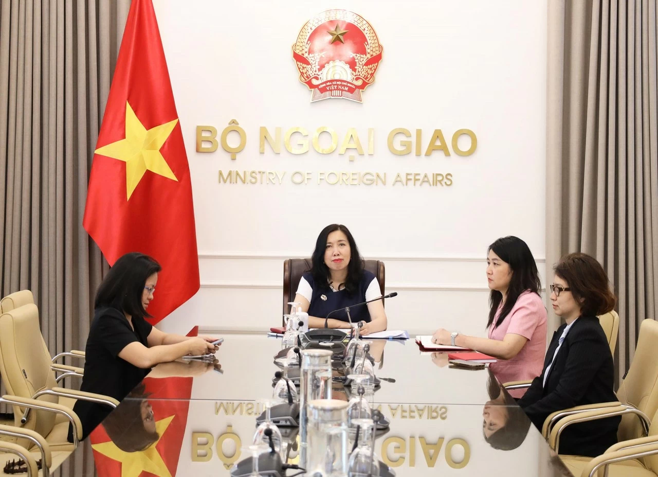 Đầu cầu Bộ Ngoại giao tham dự theo hình thức trực tuyến. (Ảnh: Thành Long) Đầu cầu Bộ Ngoại giao tham dự theo hình thức trực tuyến. (Ảnh: Thành Long)