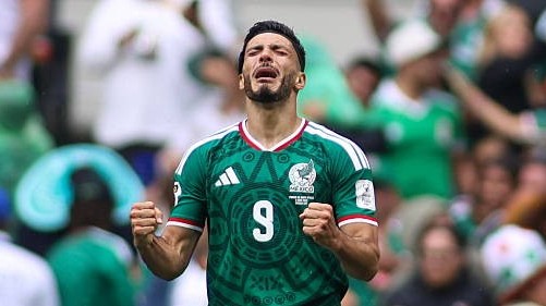 Lý do gì khiến Raul Jimenez bật khóc khi ghi bàn ở trận mở màn World Cup?