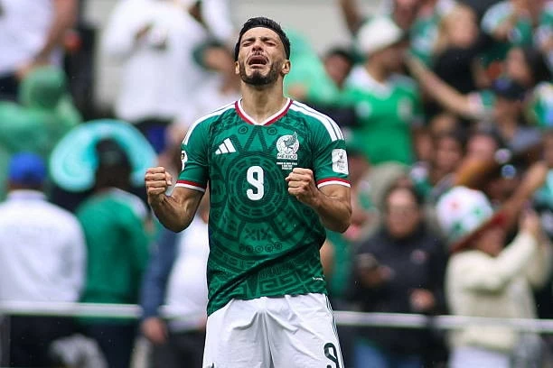 Lý do gì khiến Raul Jimenez bật khóc khi ghi bàn ở trận mở màn World Cup?