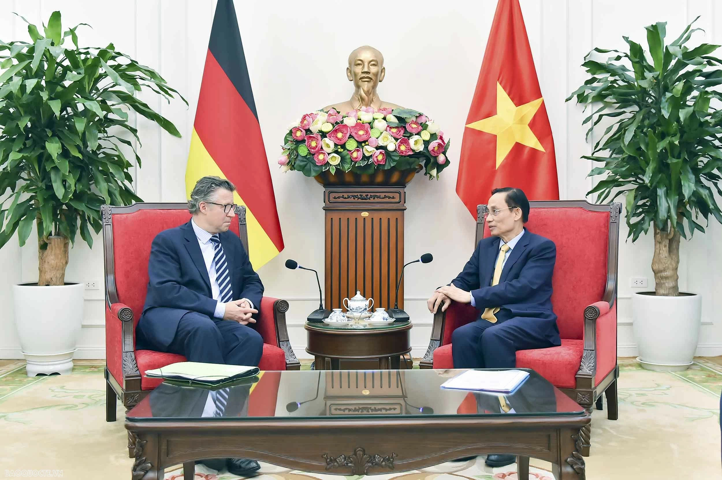 Bộ trưởng Ngoại giao Lê Hoài Trung tiếp Quốc vụ khanh Bộ Ngoại giao Đức Bộ trưởng Ngoại giao Lê Hoài Trung tiếp Quốc vụ khanh Bộ Ngoại giao Đức