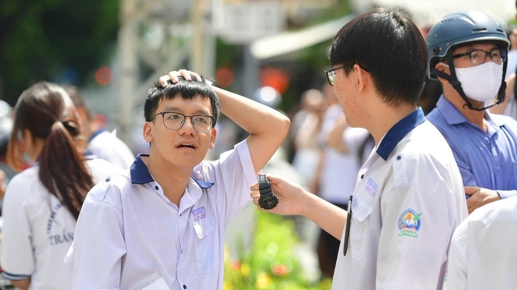 Kỳ thi tốt nghiệp THPT 2026: Gợi ý đáp án môn Tiếng Anh