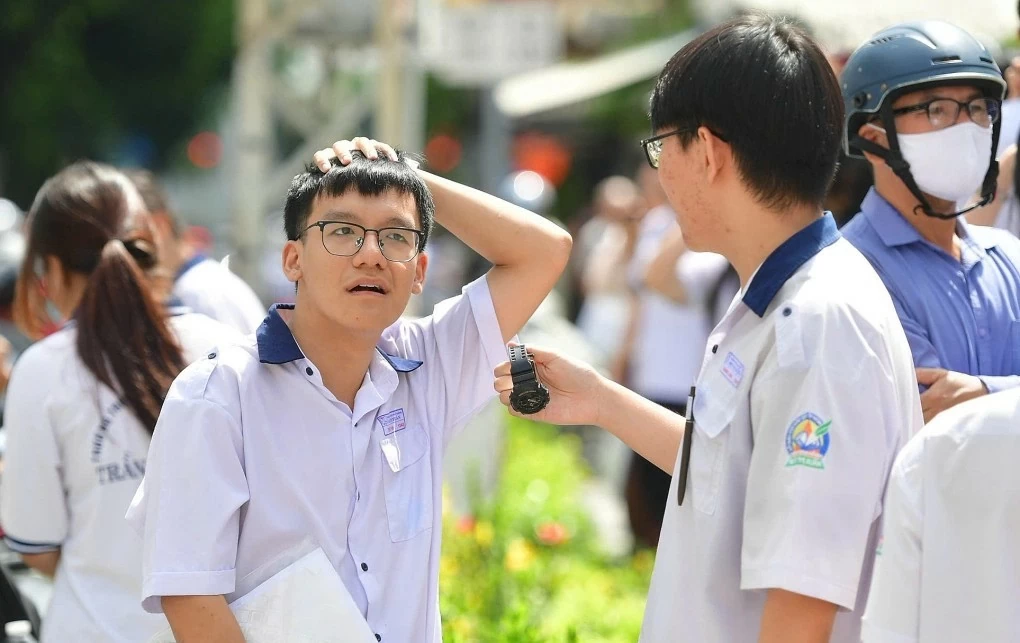 Gợi ý đáp án môn Tiếng Anh