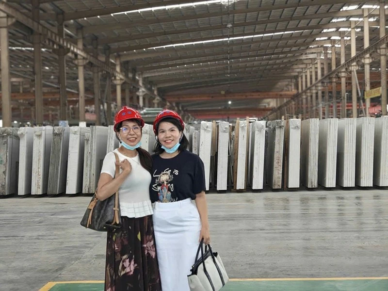 Tổng Giám đốc Đỗ Thị Thơm thăm và làm việc tại nhà máy đối tác ở Trung Quốc nhằm khảo sát năng lực sản xuất và nguồn cung.
