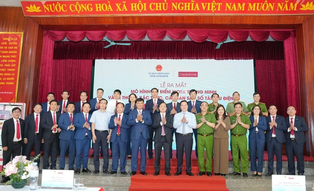 Agribank đồng hành cùng tỉnh Ninh Bình triển khai mô hình Kiosk thông minh: Cú hích chuyển đổi số hành chính công