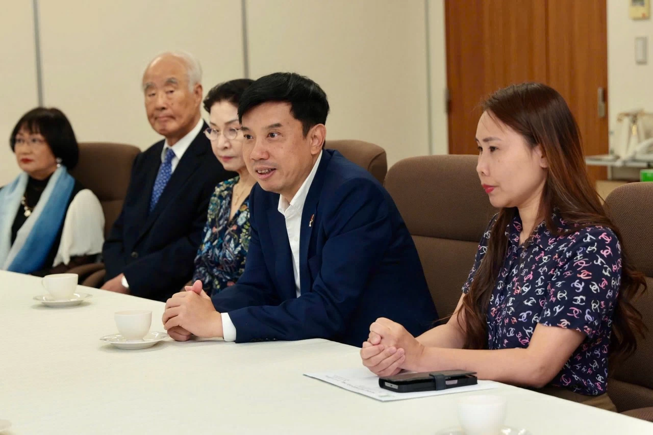 Tổng lãnh sự quán Việt Nam tại Osaka tiếp đón Tổ chức Xúc tiến hữu nghị quốc tế Nhật Bản