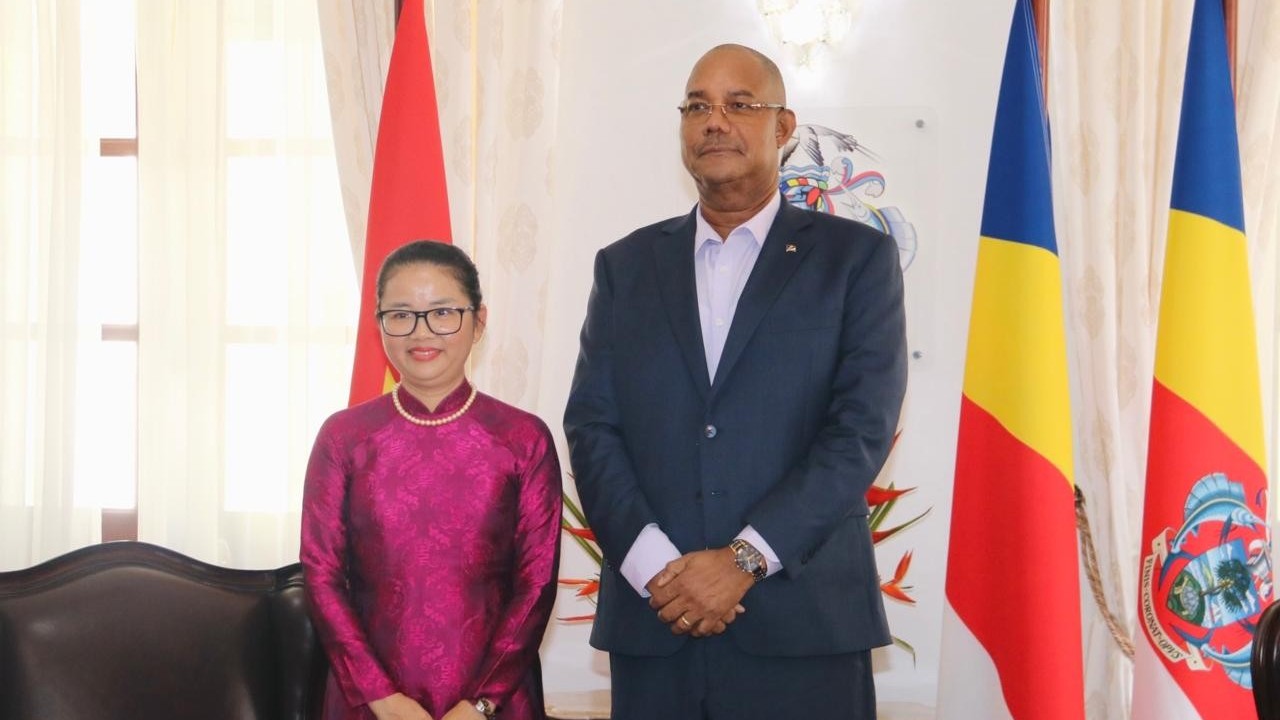 Đại sứ Trần Thị Thu Thìn trình Quốc thư lên Tổng thống Cộng hòa Seychelles