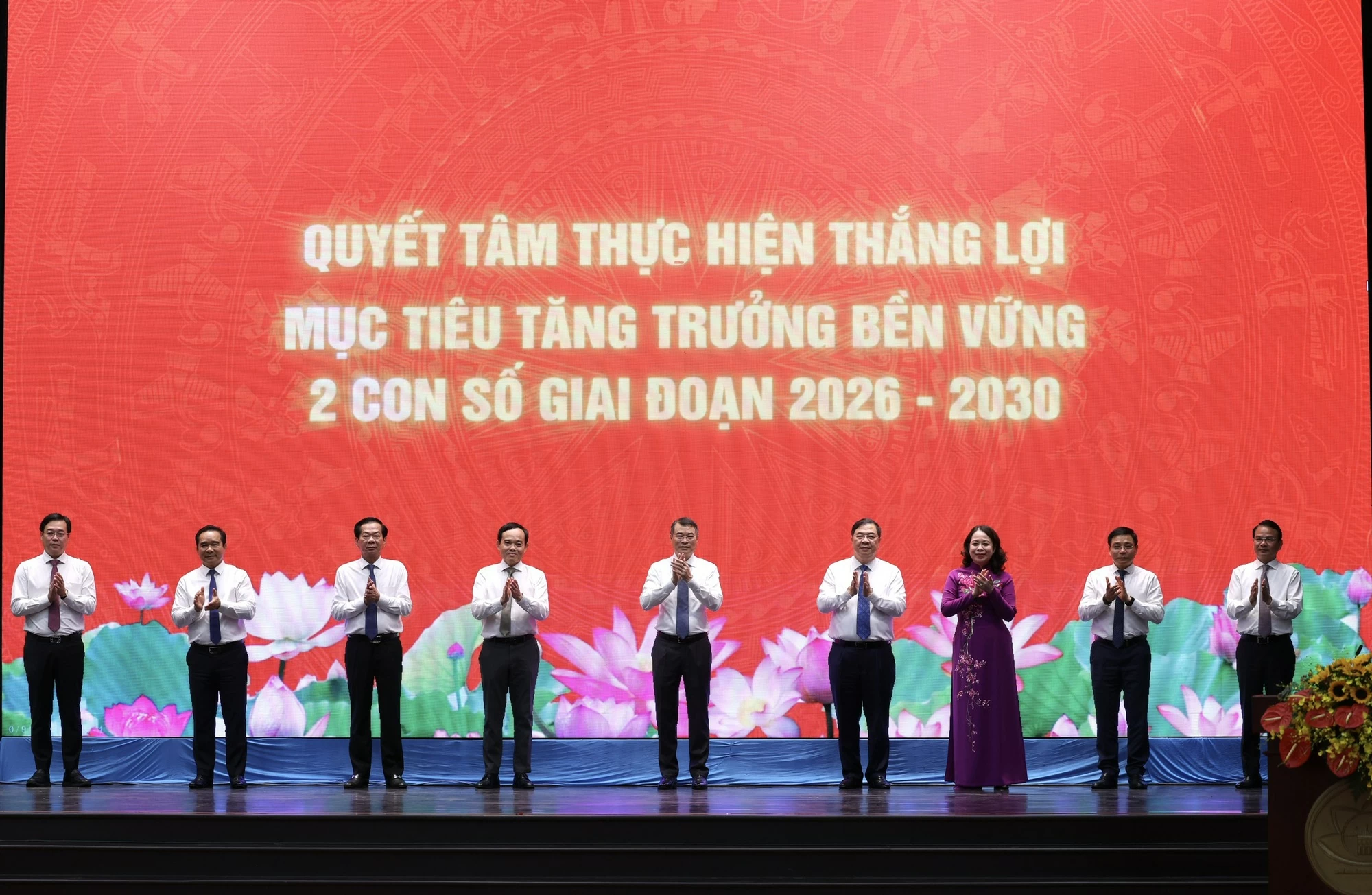 Thủ tướng Lê Minh Hưng phát động Phong trào thi đua quyết tâm thực hiện thắng lợi mục tiêu tăng trưởng bền vững 2 con số Thủ tướng Lê Minh Hưng phát động Phong trào thi đua quyết tâm thực hiện thắng lợi mục tiêu tăng trưởng bền vững 2 con số