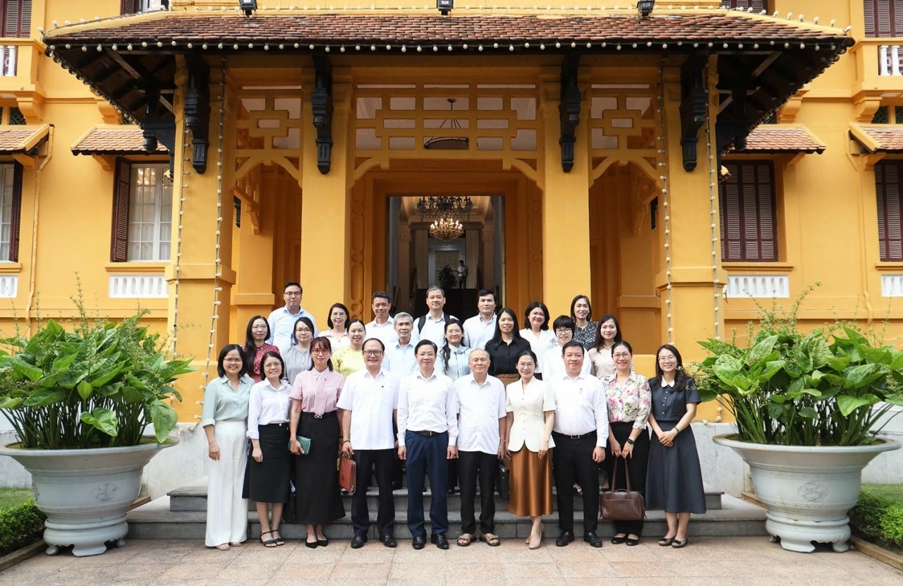 Các đại biểu chụp ảnh chung. (Ảnh: Thành Long) Các đại biểu chụp ảnh chung. (Ảnh: Thành Long)
