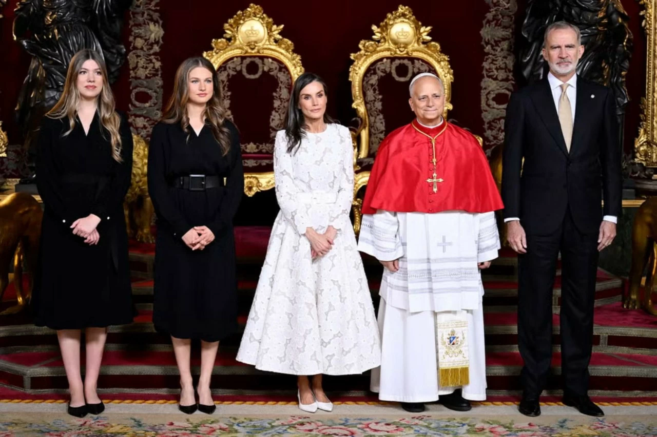 Giáo hoàng Leo XIV cùng gia đình Hoàng gia Tây Ban Nha ngày 6/6 trong công du kéo dài 6 ngày tới quốc gia này. (Nguồn: Vatican)