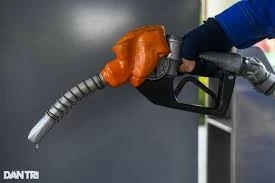Giá dầu diesel tăng gần 300% – cú sốc từ Trung Đông đang đè nặng lên chi phí sản xuất. (Nguồn: Dân Trí)