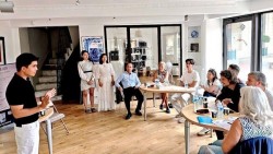 Lớp học tiếng Việt đầu tiên dành cho người lớn tại thành phố Nice