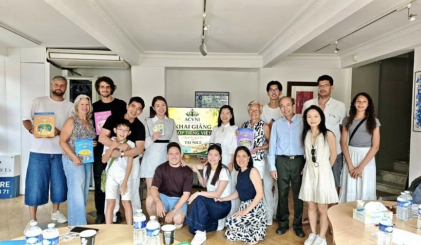 Lớp học tiếng Việt đầu tiên dành cho người lớn tại thành phố Nice