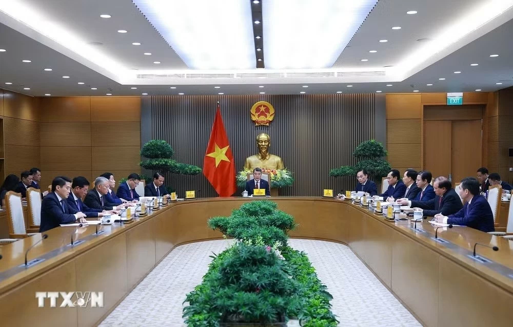Thủ tướng Chính phủ Lê Minh Hưng điện đàm với Thủ tướng Quốc vụ viện Trung Quốc Lý Cường