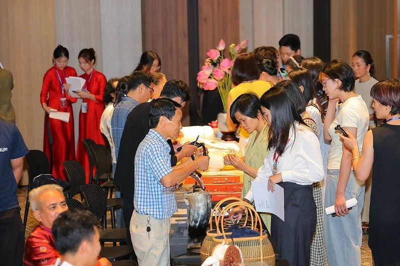 Hà Nội khởi động chương trình phát triển thủ công đương đại từ di sản làng nghề