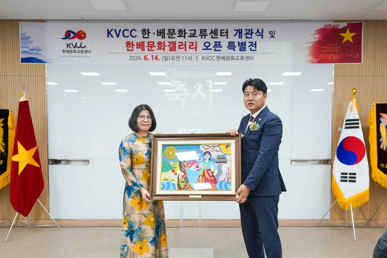 Tổng Lãnh sự Đoàn Phương Lan dự Lễ khai trương Trung tâm Giao lưu Văn hóa Hàn-Việt tại thành phố Daegu