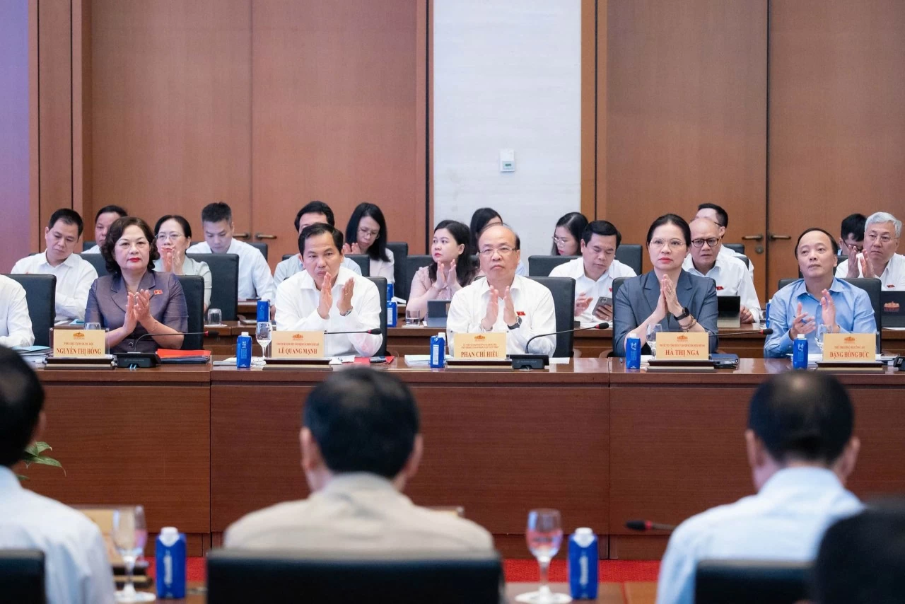 Định hướng lập pháp nhiệm kỳ Quốc hội khóa XVI: Đổi mới và siết chặt kỷ cương Định hướng lập pháp nhiệm kỳ Quốc hội khóa XVI: Đổi mới và siết chặt kỷ cương