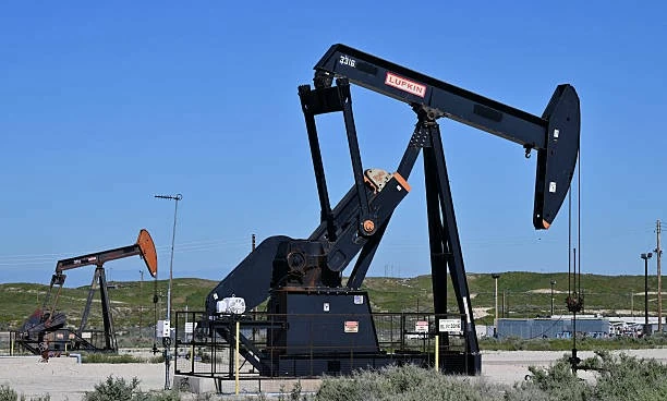 Giá dầu Brent giảm xuống dưới 80 USD/thùng sau thỏa thuận Mỹ - Iran về eo biển Hormuz. (Nguồn: Getty Images)