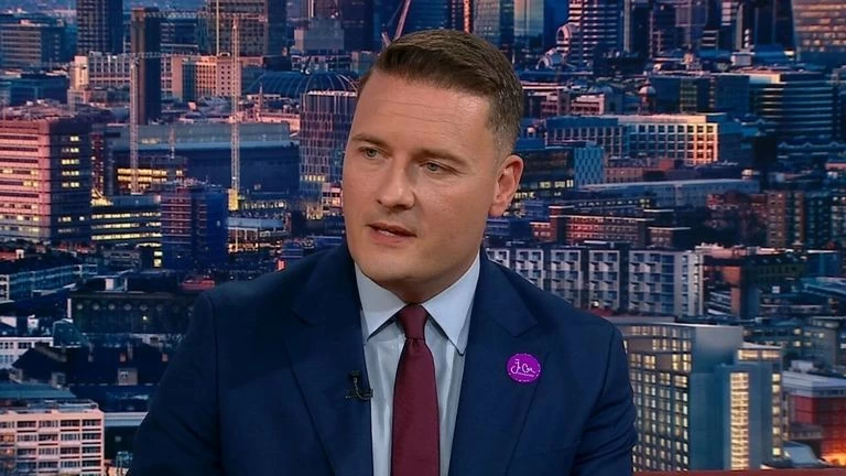 Cựu Bộ trưởng Y tế Anh Wes Streeting trả lời phỏng vấn Sky News ngày 16/6, cho rằng Thủ tướng Keir Starmer có thể phải đối mặt với một cuộc thách thức vị trí lãnh đạo Đảng Lao động ngay trong tuần tới. (Nguồn: Sky News) Cựu Bộ trưởng Y tế Anh Wes Streeting trả lời phỏng vấn Sky News ngày 16/6, cho rằng Thủ tướng Keir Starmer có thể phải đối mặt với một cuộc thách thức vị trí lãnh đạo Đảng Lao động ngay trong tuần tới. (Nguồn: Sky News)