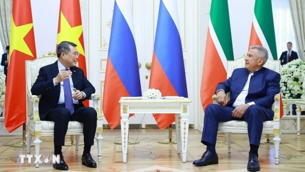 Prime Minister Le Minh Hung meets with Head of Republic of Tatarstan Rustam Minnikhanov in Kazan