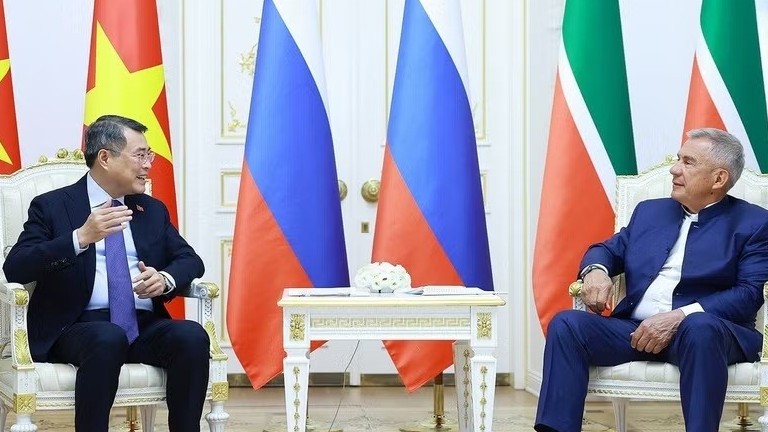 Thủ tướng Chính phủ Lê Minh Hưng gặp Người đứng đầu Cộng hòa Tatarstan