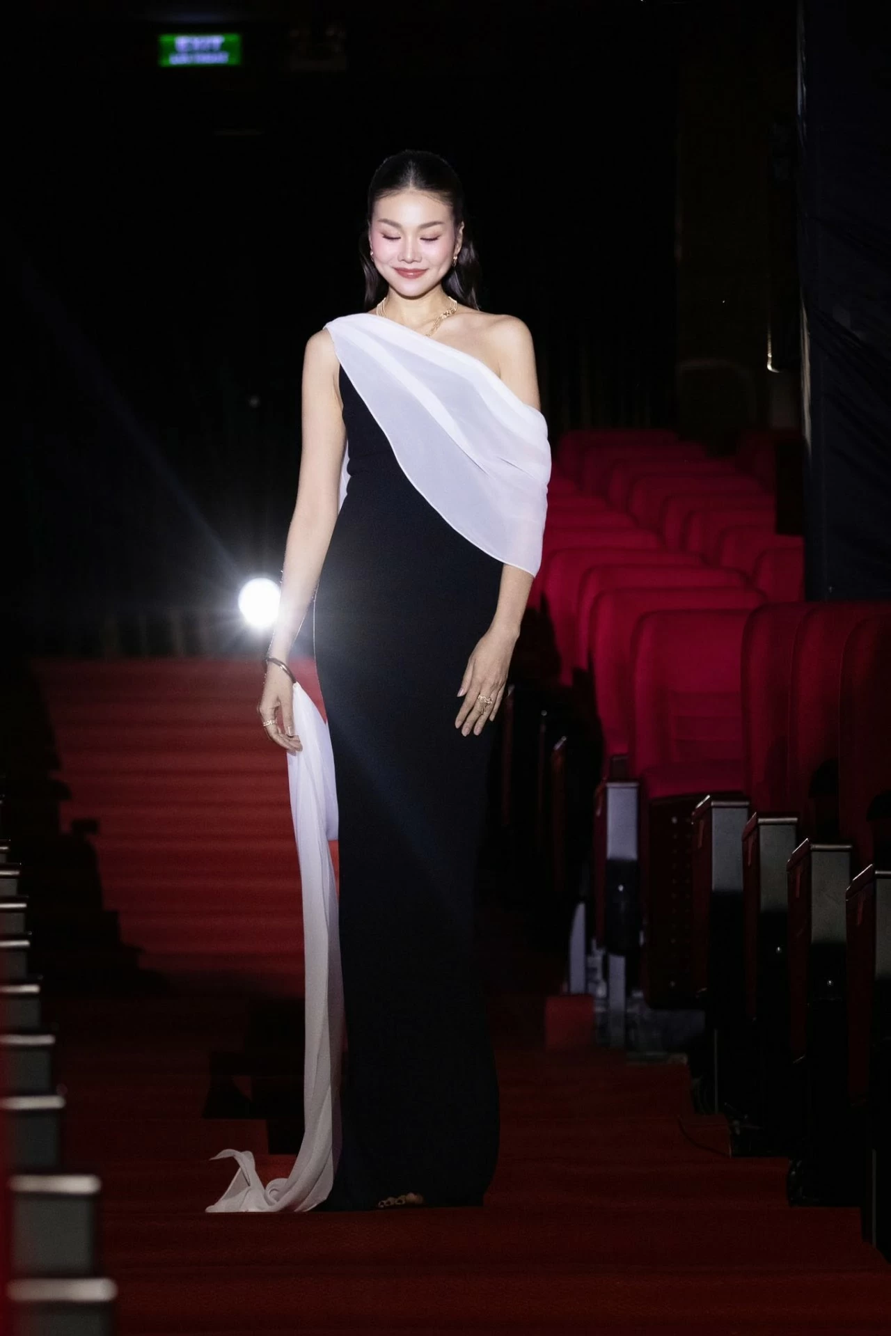 Siêu mẫu Thanh Hằng hé lộ cảnh nóng táo bạo với Lương Thế Thành trong Mesdames Thanh Sắc Siêu mẫu Thanh Hằng hé lộ cảnh nóng táo bạo với Lương Thế Thành trong Mesdames Thanh Sắc
