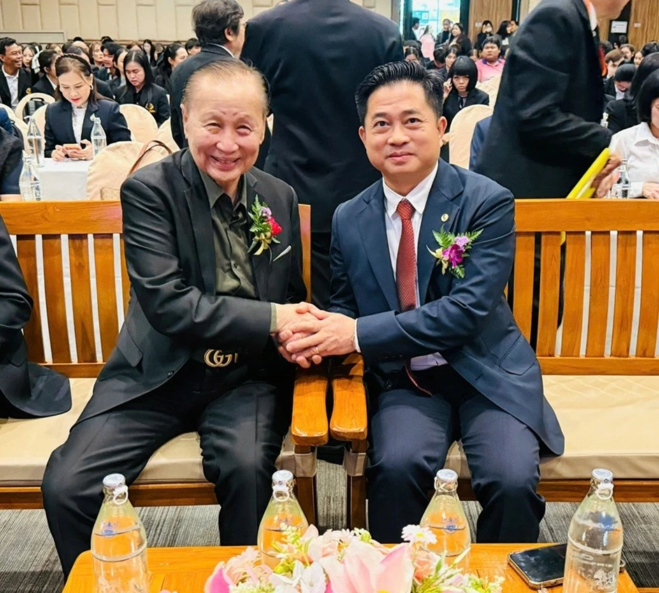 Tổng Lãnh sự Đinh Hoàng Linh dự Hội nghị quốc tế về bình đẳng giáo dục tại Thái Lan Tổng Lãnh sự Đinh Hoàng Linh dự Hội nghị quốc tế về bình đẳng giáo dục tại Thái Lan