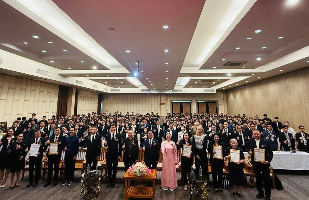 Tổng Lãnh sự Đinh Hoàng Linh dự Hội nghị quốc tế về bình đẳng giáo dục tại Thái Lan Tổng Lãnh sự Đinh Hoàng Linh dự Hội nghị quốc tế về bình đẳng giáo dục tại Thái Lan