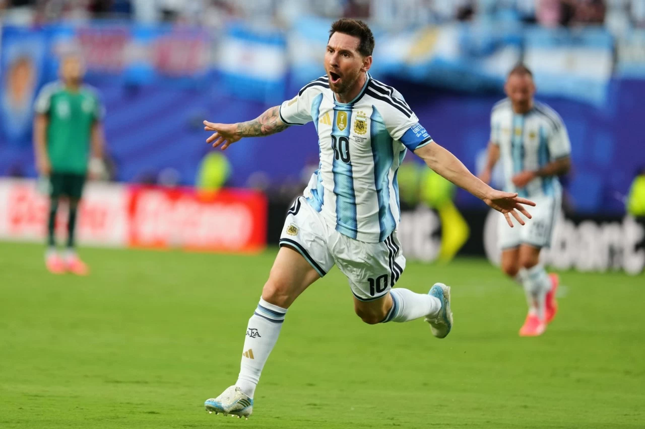Messi lập hat-trick lịch sử, cân bằng kỷ lục ghi bàn mọi thời đại tại World Cup Messi lập hat-trick lịch sử, cân bằng kỷ lục ghi bàn mọi thời đại tại World Cup