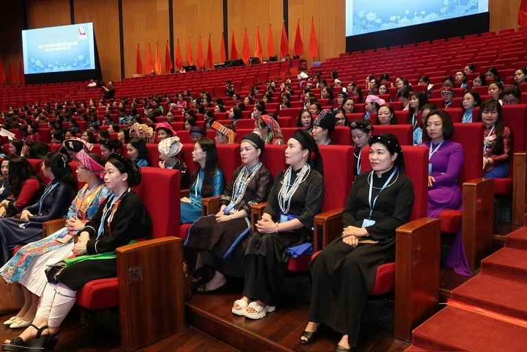 Đại hội đại biểu Phụ nữ toàn quốc lần thứ XIV hoàn tất nội dung Phiên làm việc thứ nhất, bầu Đoàn Chủ tịch gồm 27 thành viên