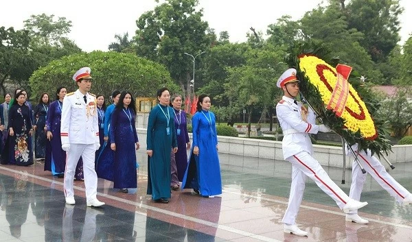 Đại hội đại biểu Phụ nữ toàn quốc lần thứ XIV hoàn tất nội dung Phiên làm việc thứ nhất, bầu Đoàn Chủ tịch gồm 27 thành viên