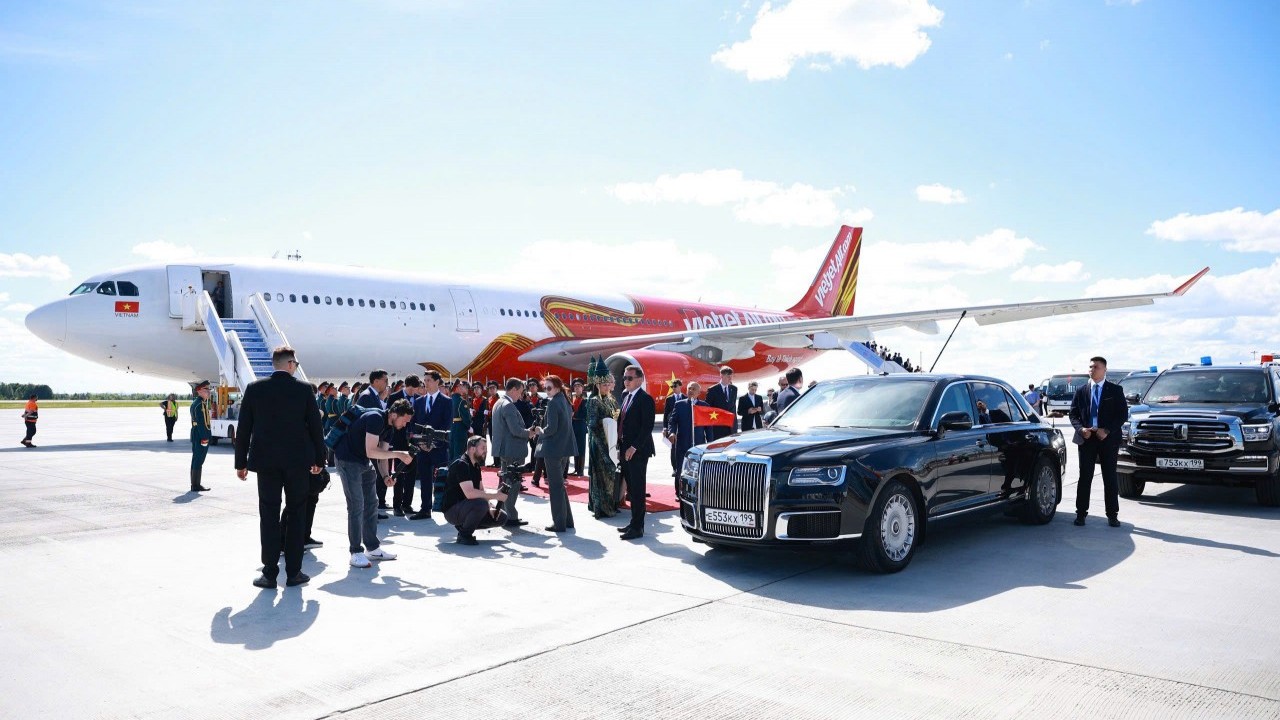 Thủ tướng Lê Minh Hưng lên đường dự Hội nghị cấp cao ASEAN-Nga trên chuyến bay thương mại Vietjet