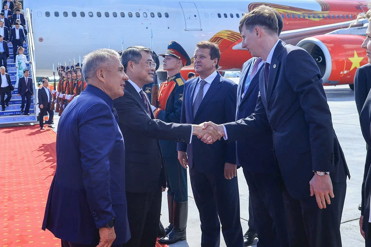 Thủ tướng Lê Minh Hưng lên đường dự Hội nghị cấp cao ASEAN-Nga trên chuyến bay thương mại Vietjet
