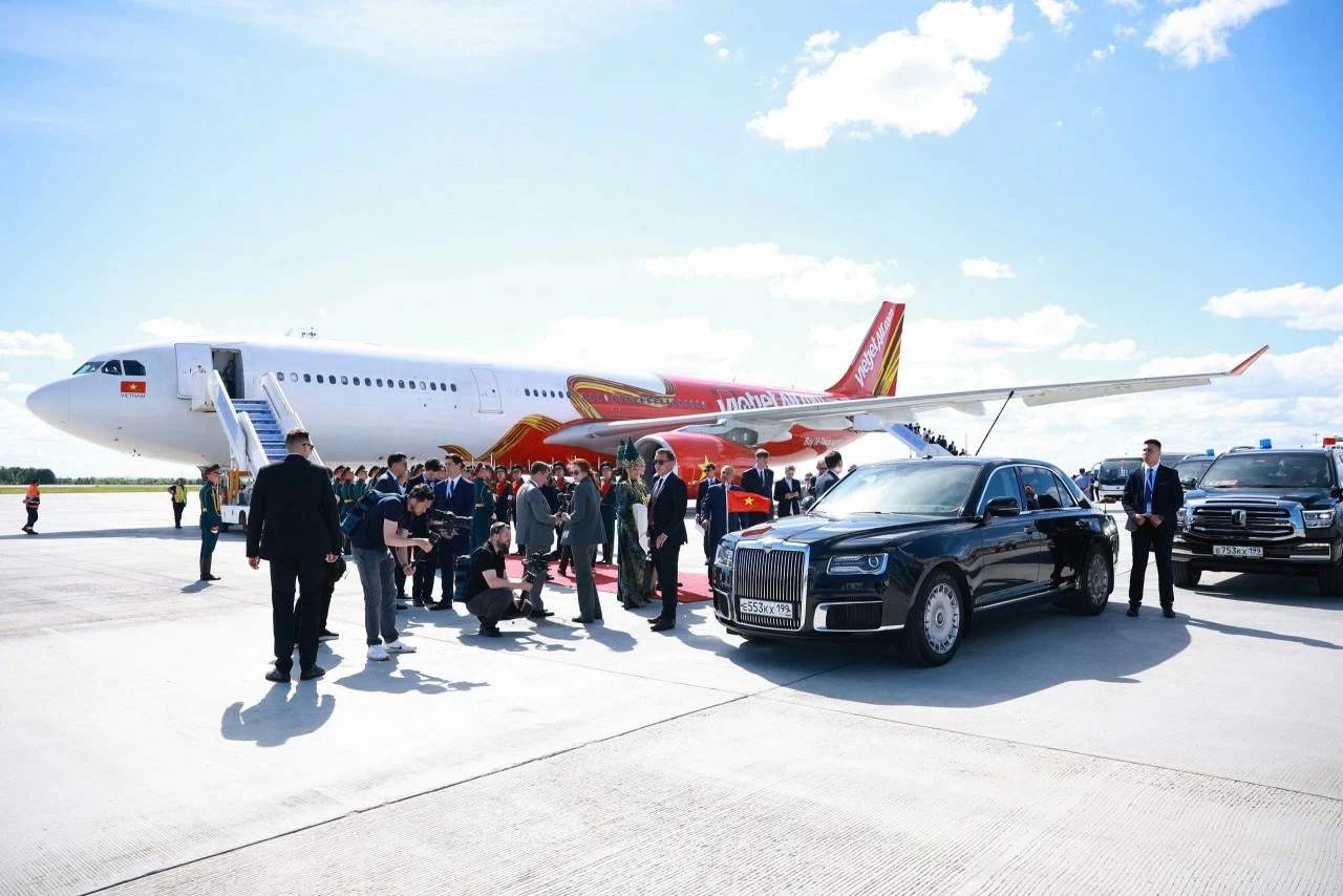 Thủ tướng Lê Minh Hưng lên đường dự Hội nghị cấp cao ASEAN-Nga trên chuyến bay thương mại Vietjet