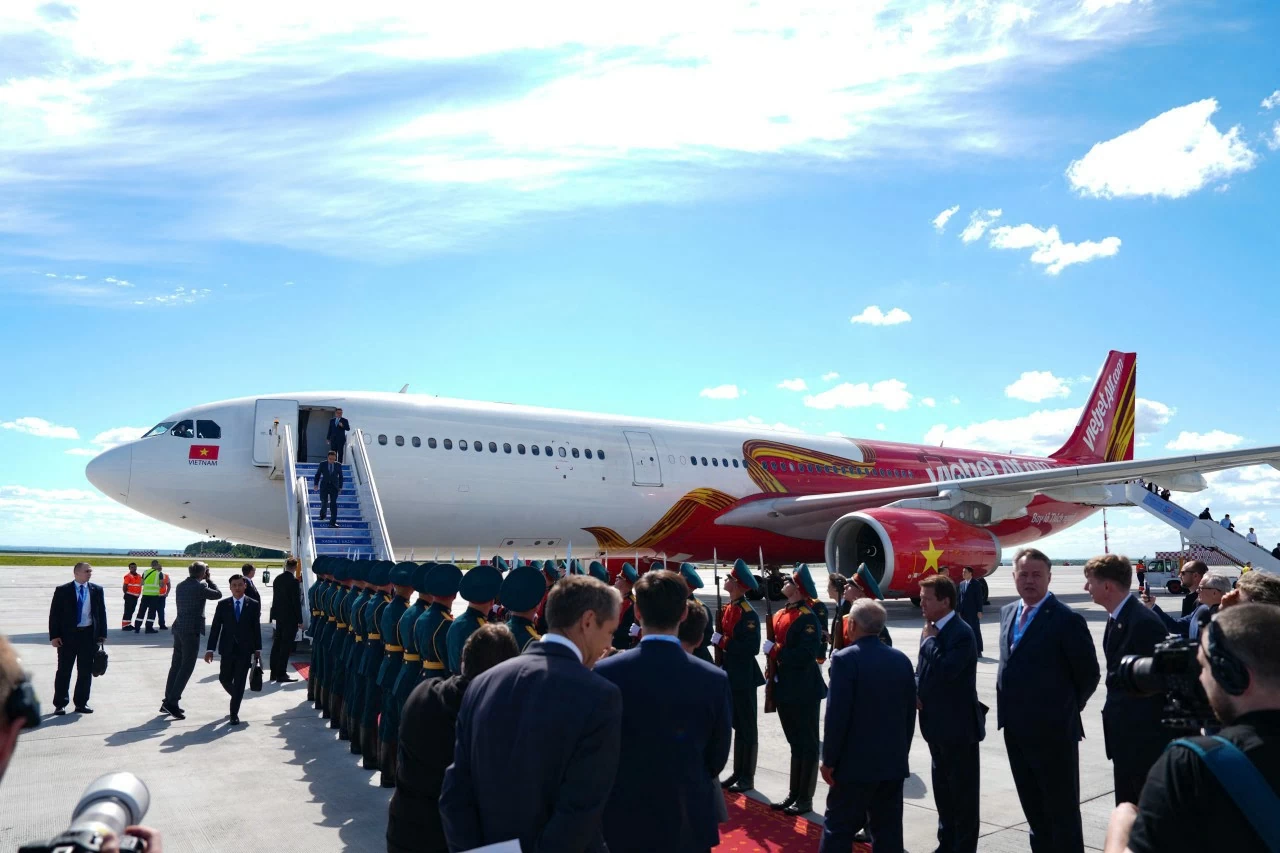 Thủ tướng Lê Minh Hưng lên đường dự Hội nghị cấp cao ASEAN-Nga trên chuyến bay thương mại Vietjet