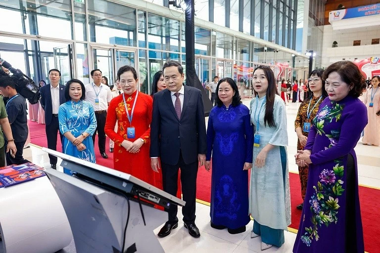 Chủ tịch Quốc hội Trần Thanh Mẫn và các lãnh đạo Đảng, Nhà nước dự Đại hội đại biểu Phụ nữ toàn quốc lần thứ XIV Chủ tịch Quốc hội Trần Thanh Mẫn và các lãnh đạo Đảng, Nhà nước dự Đại hội đại biểu Phụ nữ toàn quốc lần thứ XIV