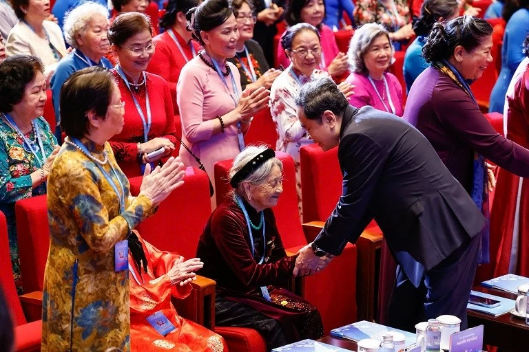 Chủ tịch Quốc hội Trần Thanh Mẫn và các lãnh đạo Đảng, Nhà nước dự Đại hội đại biểu Phụ nữ toàn quốc lần thứ XIV Chủ tịch Quốc hội Trần Thanh Mẫn và các lãnh đạo Đảng, Nhà nước dự Đại hội đại biểu Phụ nữ toàn quốc lần thứ XIV