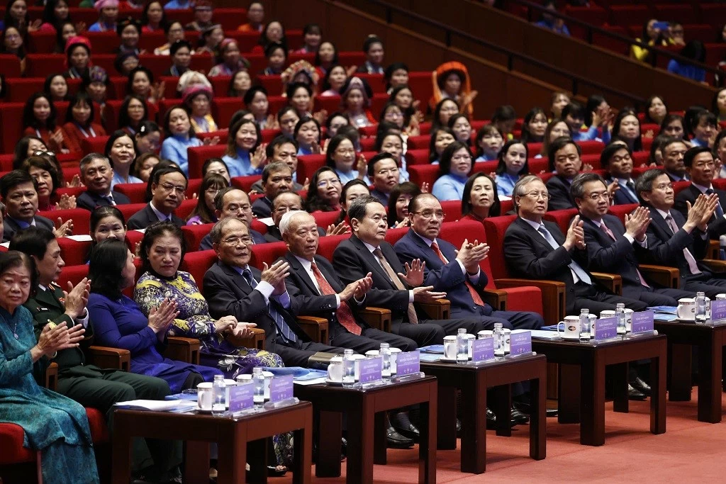 Phát huy trí tuệ, bản lĩnh phụ nữ Việt Nam trong giai đoạn phát triển mới