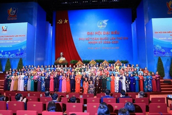 Phát huy trí tuệ, bản lĩnh phụ nữ Việt Nam trong giai đoạn phát triển mới