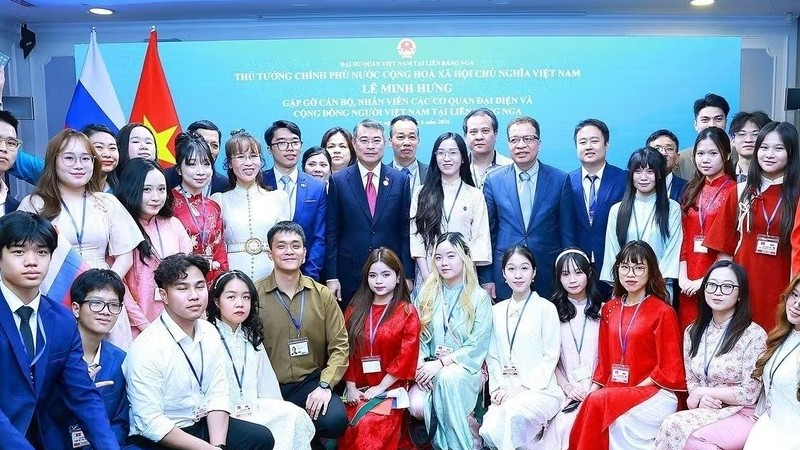 Thủ tướng Lê Minh Hưng gặp cộng đồng người Việt Nam tại Nga