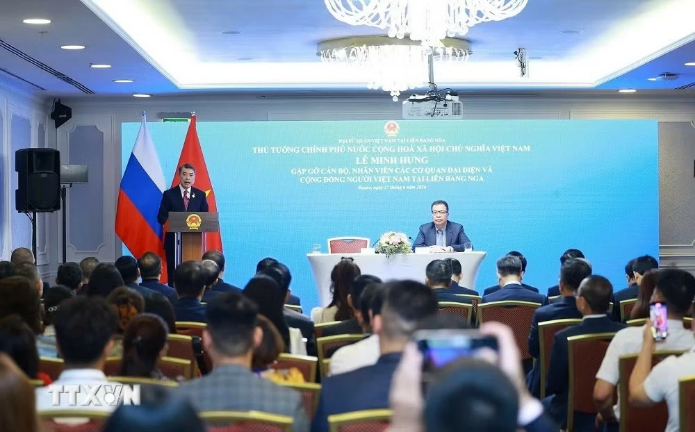 Thủ tướng Lê Minh Hưng gặp cộng đồng người Việt Nam tại Nga